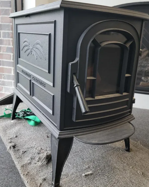 Vermont Castings Aspen C3 — Poêle à bois compact en fonte — free download